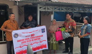 Sentuhan Kepedulian, Lapas Ampana Salurkan Bansos Dengan Mendatangi Langsung Rumah Keluarga Warga Binaan