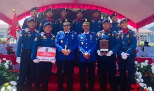 Bupati Ilham Lawidu bersama Tim Damkarmat Touna